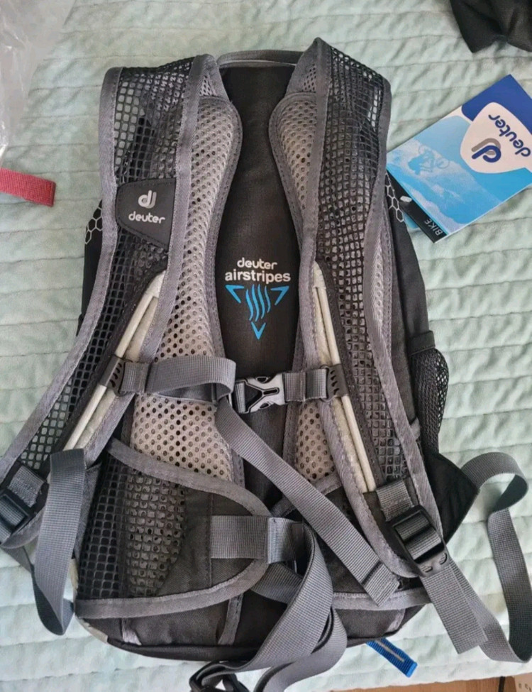 deuter race 자전거 등산 배낭 12L 이미지