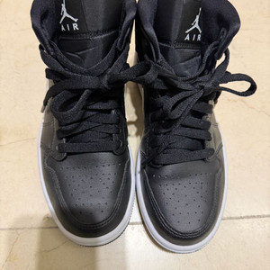 나이키 에어 조던 1 미드 230 이미지