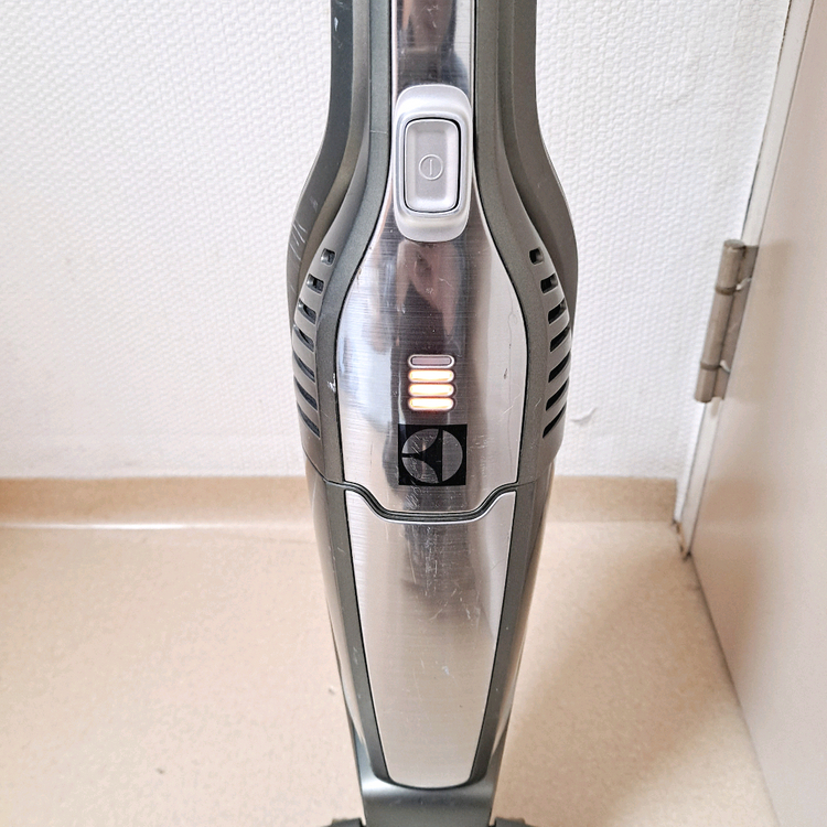 정상작동 일렉트로룩스 무선청소기 배터리43분 그레이 2in1 스틱+핸디형 이미지