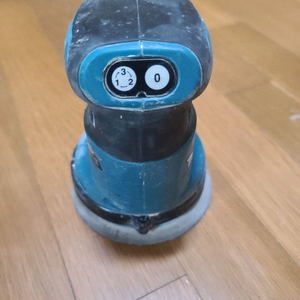 마끼다 무선원형샌딩기 배터리 충전기 일괄판매 이미지