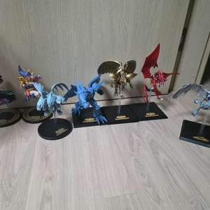 코나미 유희왕 피규어들 저렴하게 일괄 팝니다 (삼환신, 궁극의 푸른눈의 백룡, 블랙 매지션, 블랙 매지션걸, 스타) 이미지