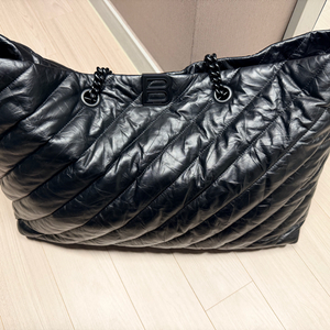 발렌시아가 크러쉬 숄더백 이미지