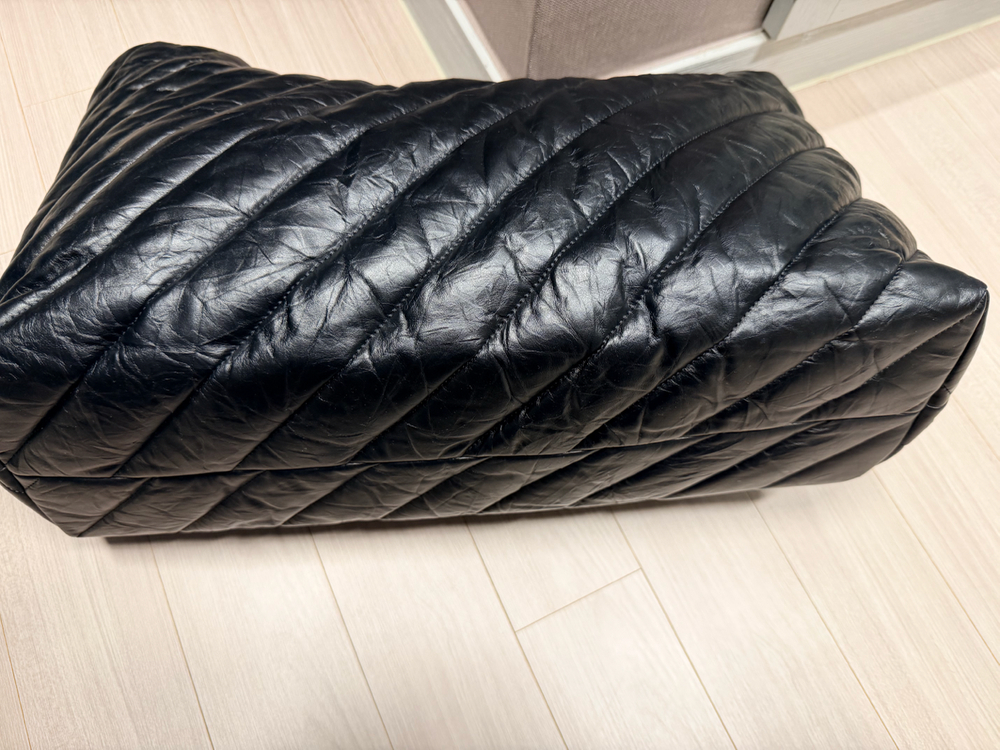 발렌시아가 크러쉬 숄더백 이미지