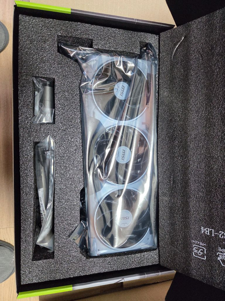 RTX 5080 그래픽카드 이미지