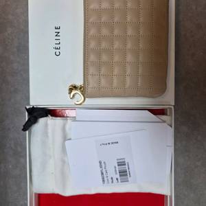 셀린느 여성 퀼팅 카드 동전 지갑 10B823BFL 이미지