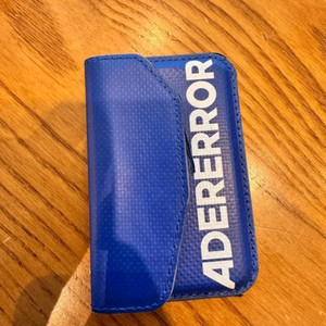 아더에러 맥세이프 지갑 이미지