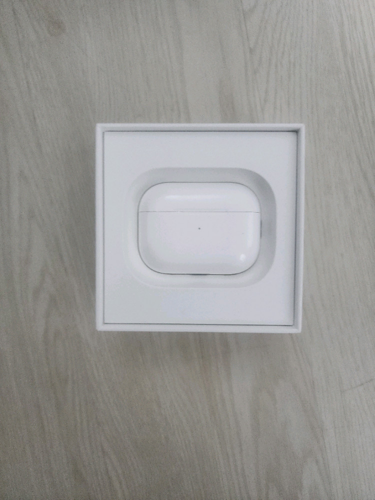 에어팟 프로 2 풀박스 8핀 이미지