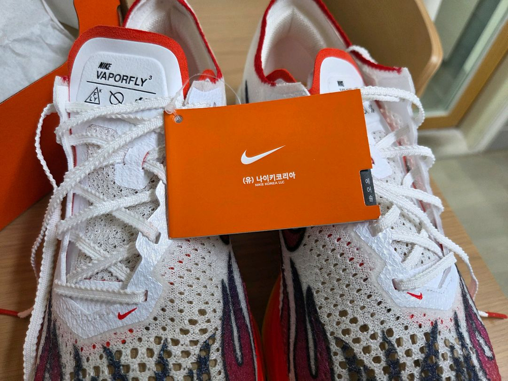 나이키 줌 베이퍼플라이3 하바네로레드275사이즈 판매합니다 이미지