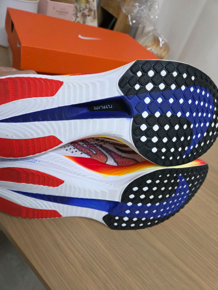 나이키 줌 베이퍼플라이3 하바네로레드275사이즈 판매합니다 이미지