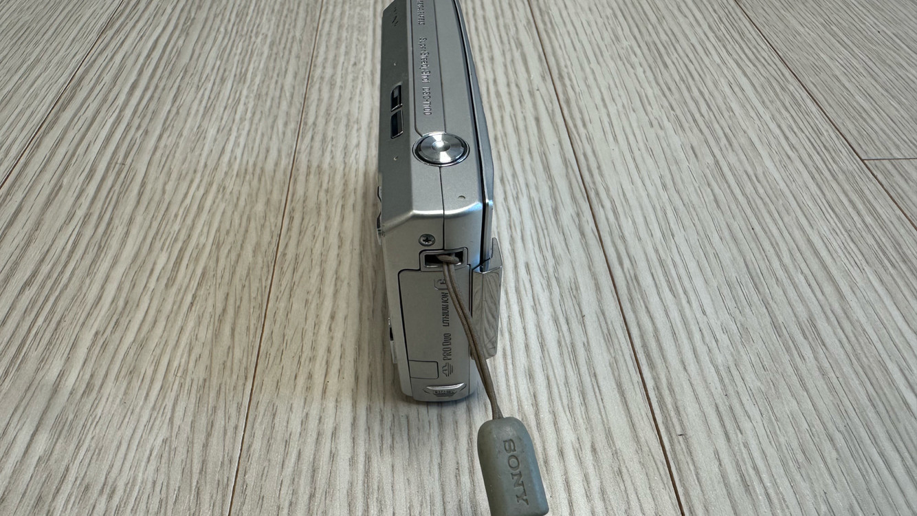 소니 DSC-T100 실버 디지털 카메라 판매합니다 이미지