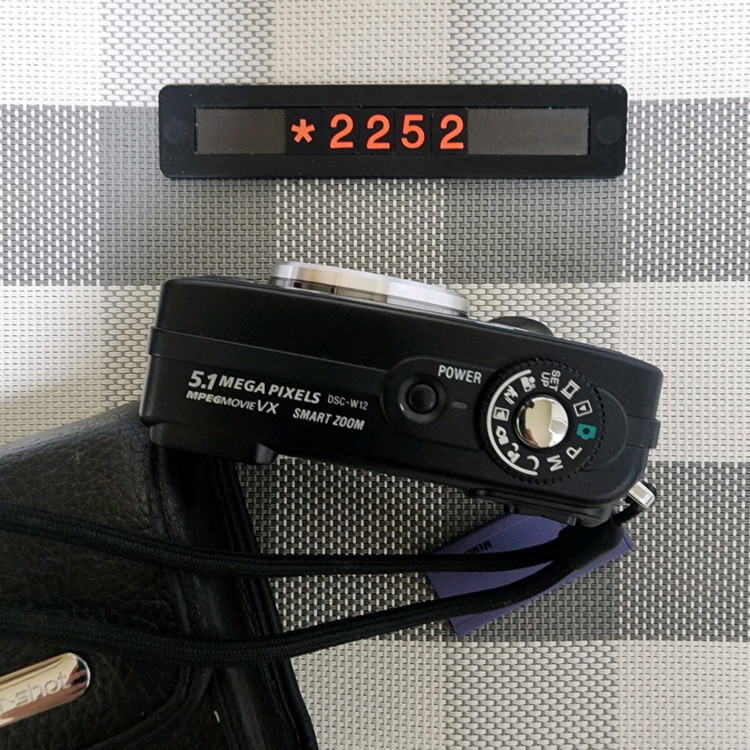 소니 사이버샷 DSC-W 12 실버 디지털카메라 파우치포함 이미지