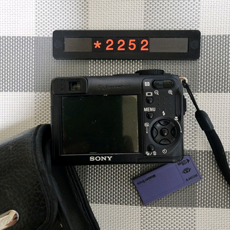 소니 사이버샷 DSC-W 12 실버 디지털카메라 파우치포함 이미지