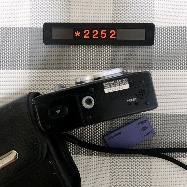 소니 사이버샷 DSC-W 12 실버 디지털카메라 파우치포함 이미지