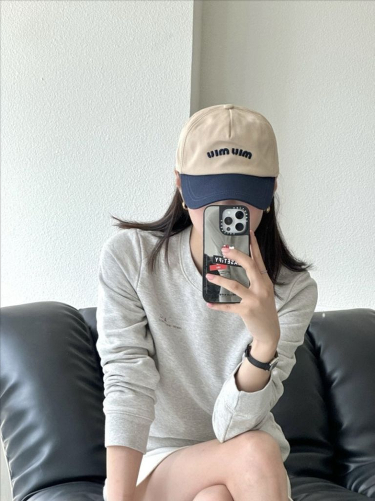 미우미우 투톤 베이지 볼캡 싸게 팔아요 이미지