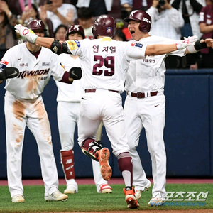 롯데vs키움 주말경기 테이블석 정가판매 이미지