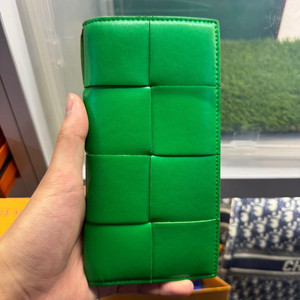 보테가 베네타 인트레치아토 장지갑 이미지