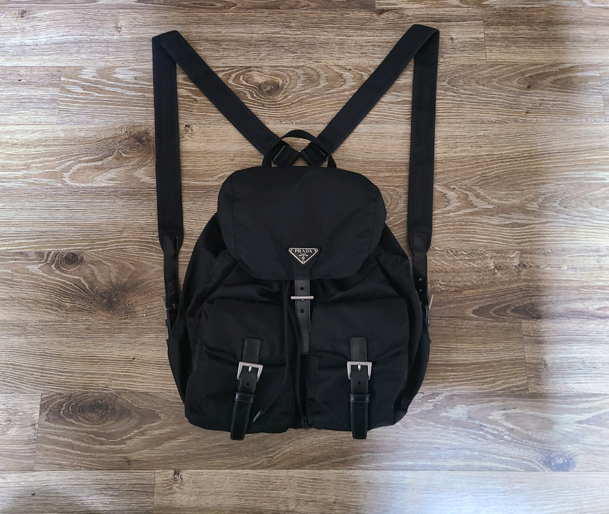 프라다 백팩 미듐 가방크로스백숄더백테수토호보백구찌루이비통디올셀린느샤넬생로랑에르메스아바백버킷백 이미지