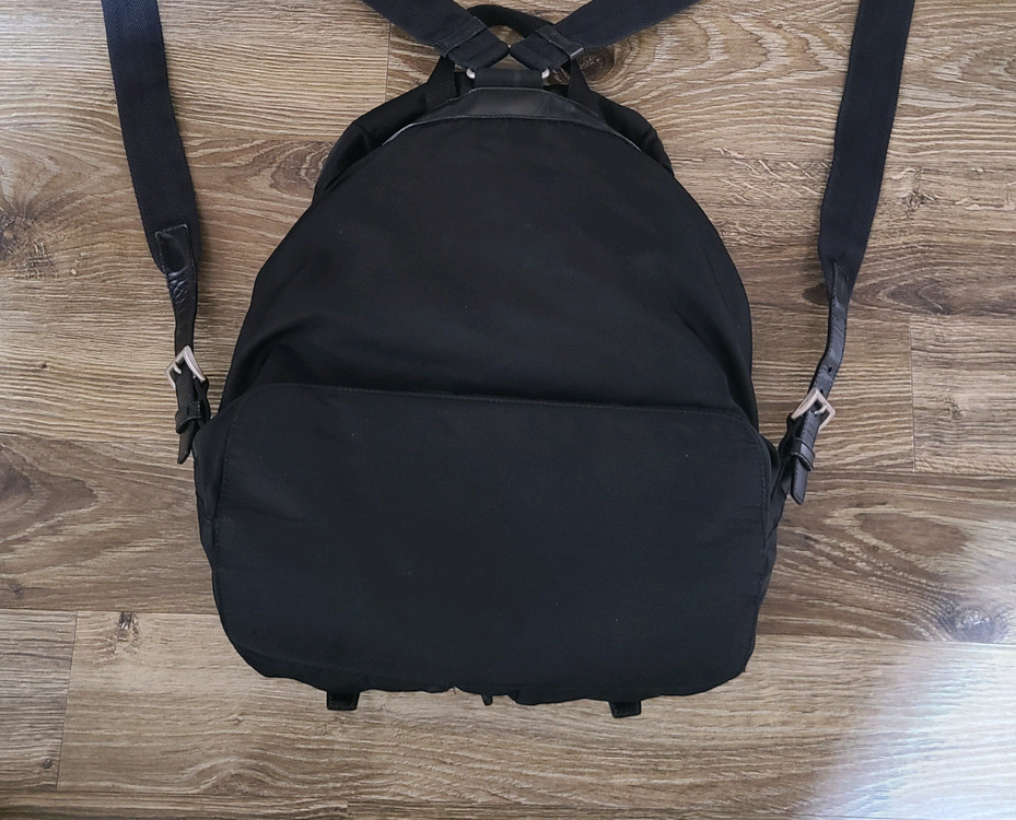 프라다 백팩 미듐 가방크로스백숄더백테수토호보백구찌루이비통디올셀린느샤넬생로랑에르메스아바백버킷백 이미지