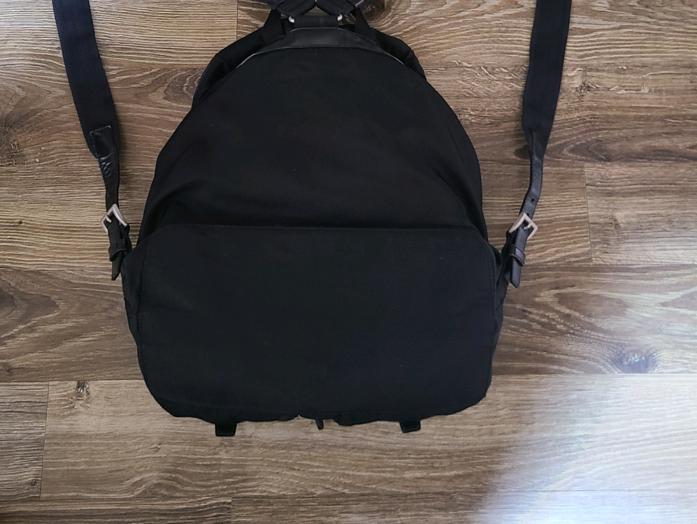 프라다 백팩 미듐 가방크로스백숄더백테수토호보백구찌루이비통디올셀린느샤넬생로랑에르메스아바백버킷백 이미지