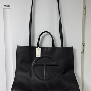 텔파 라지 쇼핑백 블랙 팝니다. 쇼퍼백 크로스백 핸드백 가방 명품백 Telfar 이미지