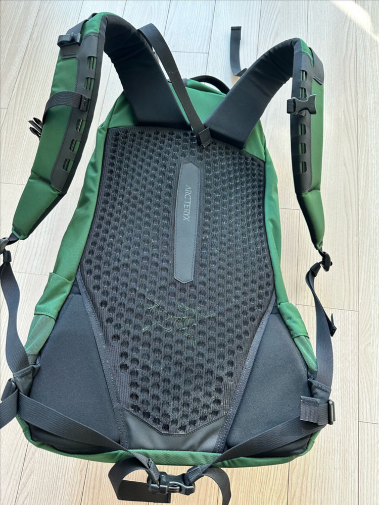 아크테릭스 아로 22L 이미지