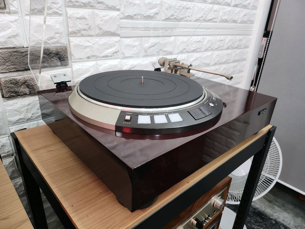 데논 반자동 턴테이블 이미지