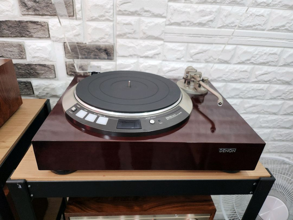 데논 반자동 턴테이블 이미지