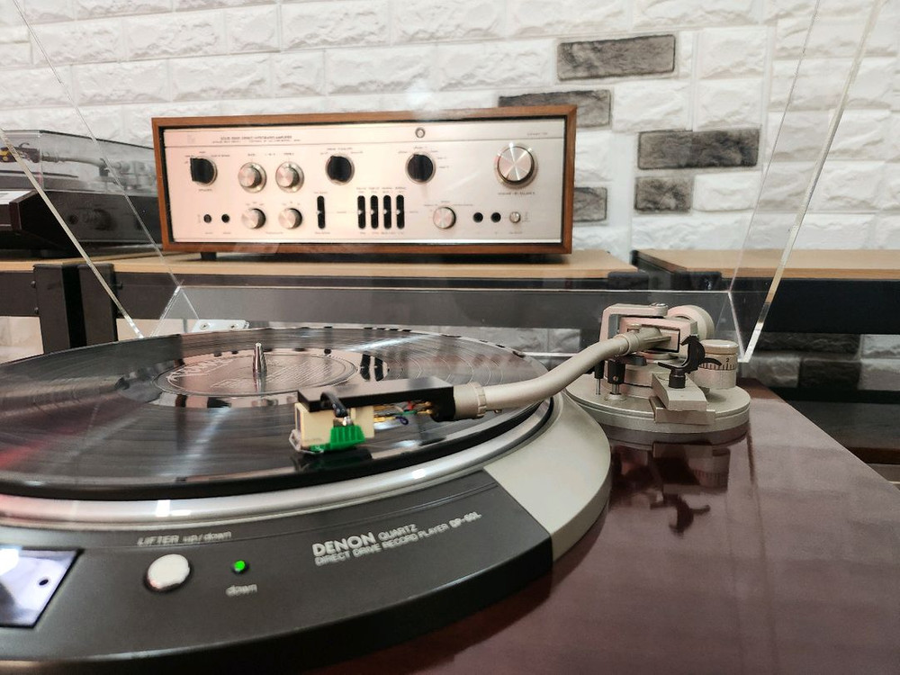 데논 반자동 턴테이블 이미지