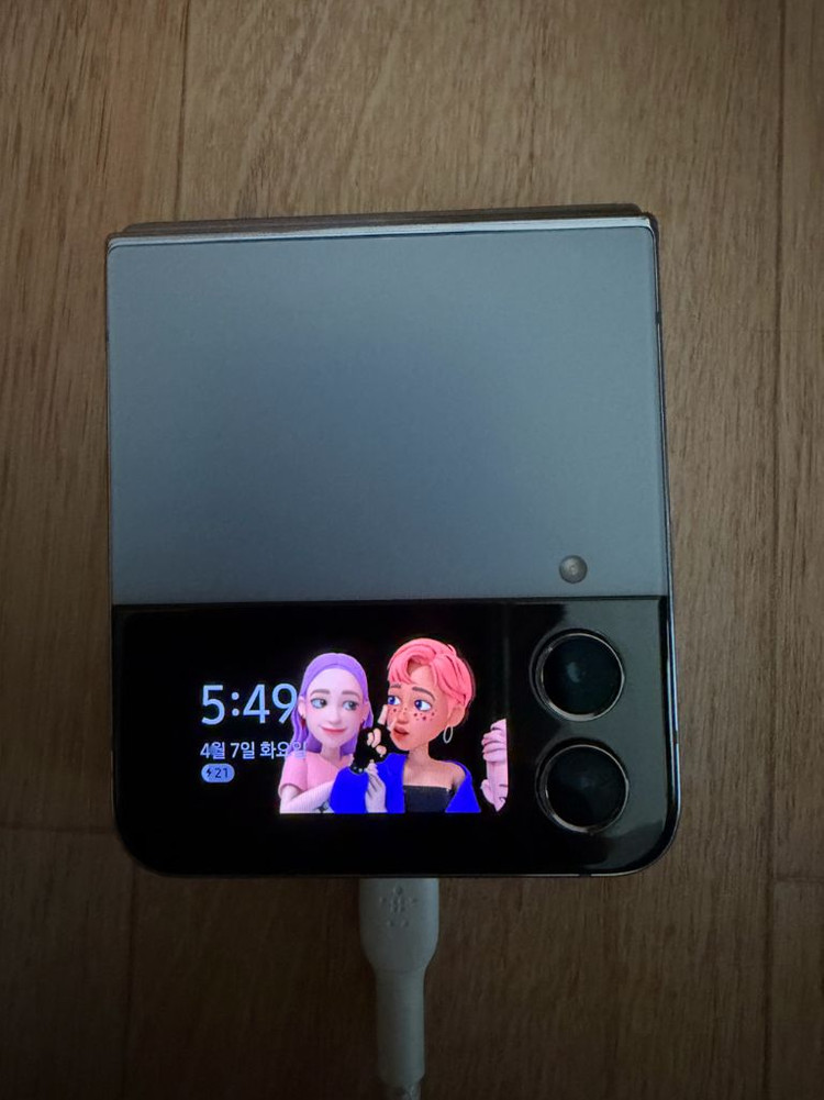 갤럭시 Z플립4 SKT 초A급 판매 / 기능정상 / 케이스 포함 이미지