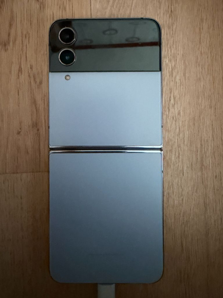 갤럭시 Z플립4 SKT 초A급 판매 / 기능정상 / 케이스 포함 이미지