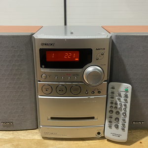 소니 하이파이 오디오 와 스피커셋트 팝니다. CD,라디오,외부입력 3가지 정상 리모컨포함 5313-1824 이미지