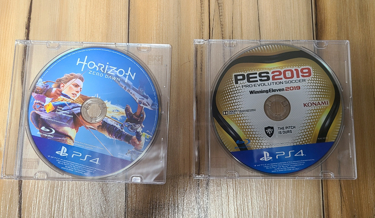 플스4 프로(PS4 Pro)1TB 풀박스+게임CD 11개 판매 이미지