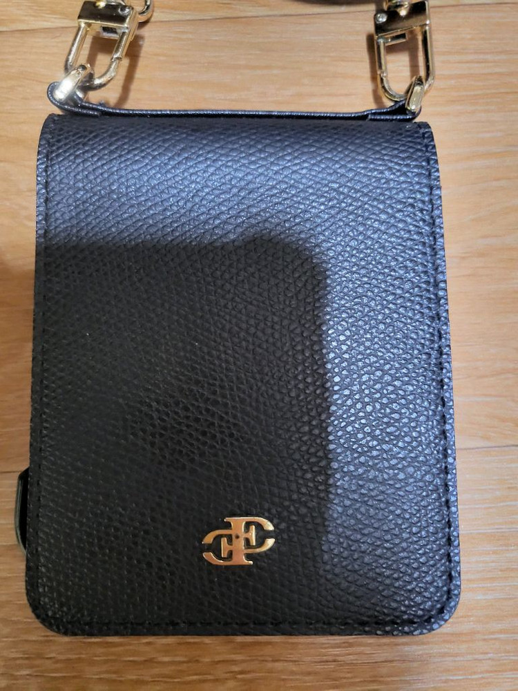 플립z3 가죽 폰 케이스 끈 포함 팝니다. 이미지