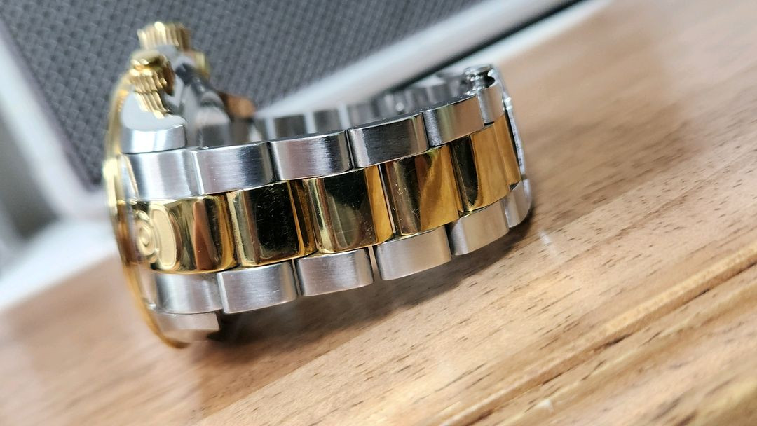 # 인빅타 스위스메이드 스피드웨이 다이버 골드콤비 남성명품시계 급처 이미지