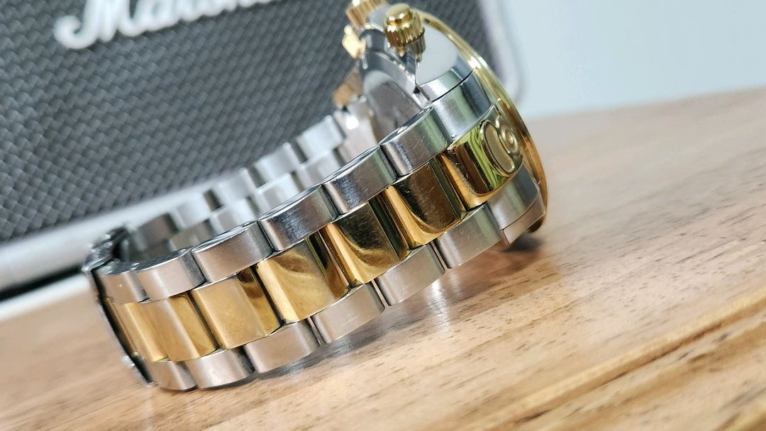 # 인빅타 스위스메이드 스피드웨이 다이버 골드콤비 남성명품시계 급처 이미지