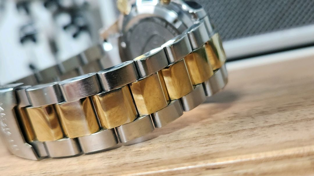 # 인빅타 스위스메이드 스피드웨이 다이버 골드콤비 남성명품시계 급처 이미지