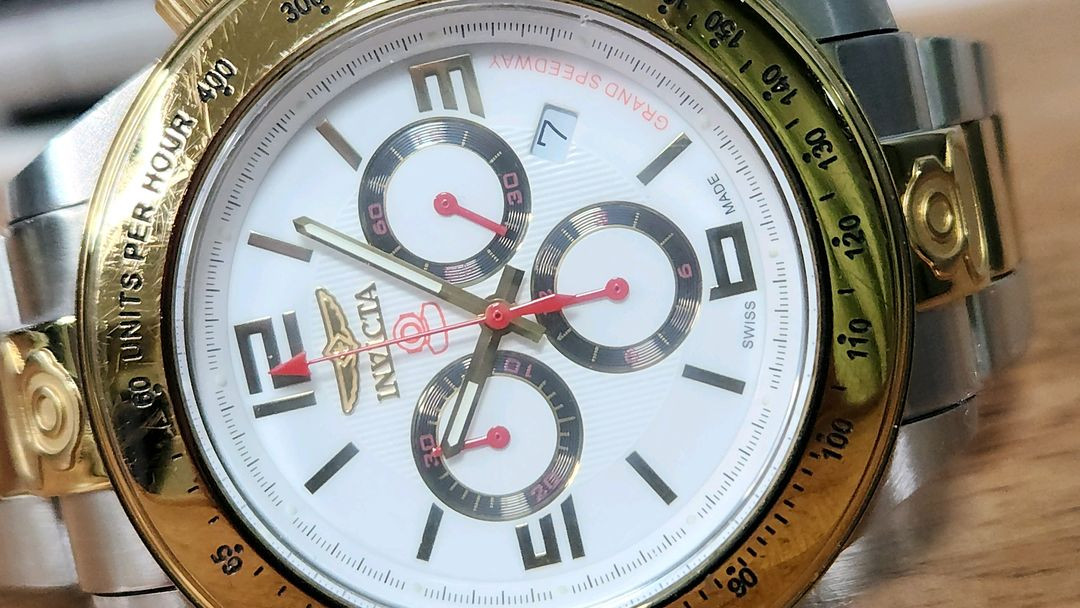 # 인빅타 스위스메이드 스피드웨이 다이버 골드콤비 남성명품시계 급처 이미지