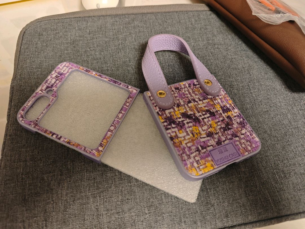 갤럭시 Z플립6 핸드폰 케이스 이미지