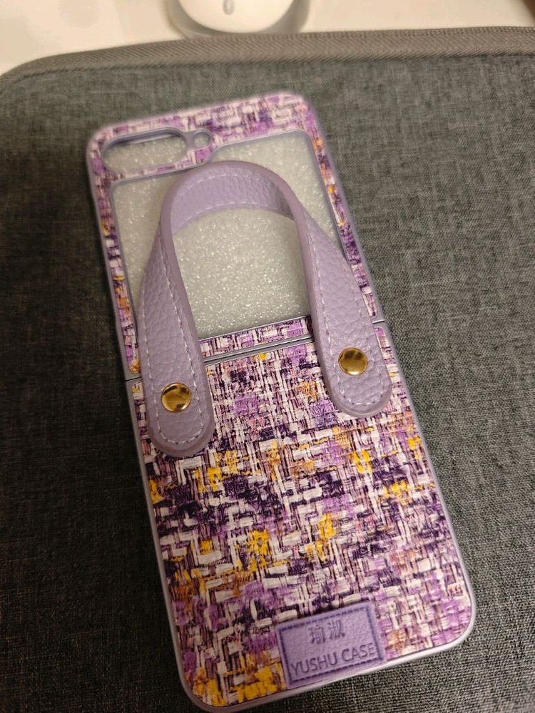 갤럭시 Z플립6 핸드폰 케이스 이미지