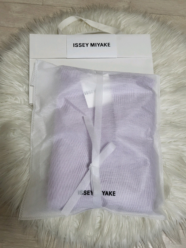 이세이미야케 탑 오비큘러 플리츠 탑 라이트 퍼플 2사이즈 이미지