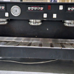 라마르조코 3구 커피머신 이미지