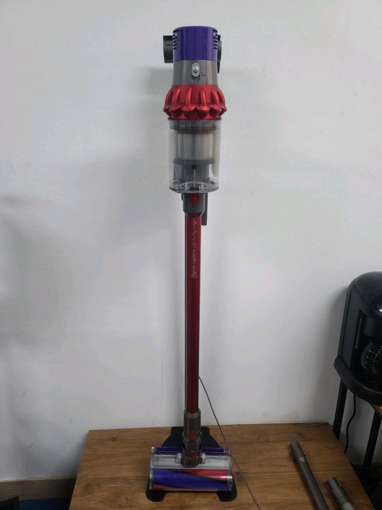 다이슨 무선청소기 V10(거의A급,삼성배터리교체>1시간8분작동,다이슨거치대,전체해체 Cleaning완) 이미지