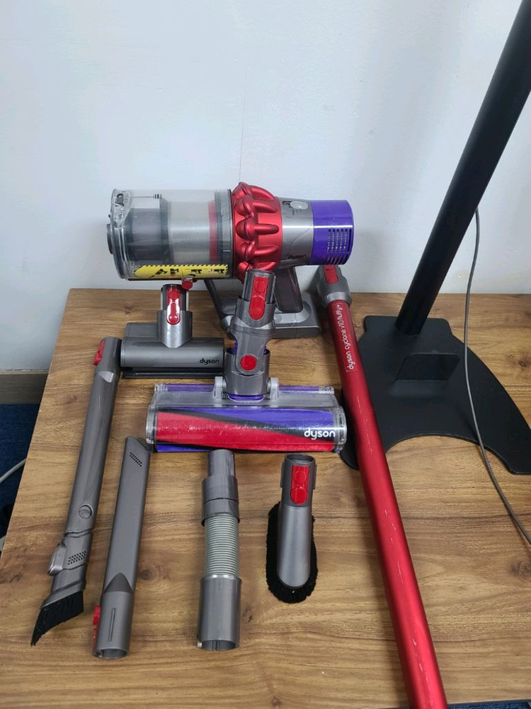 다이슨 무선청소기 V10(거의A급,삼성배터리교체>1시간8분작동,다이슨거치대,전체해체 Cleaning완) 이미지
