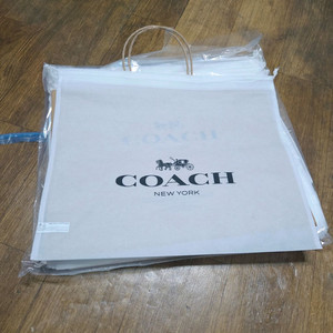 코치 명품 가방 소품 지갑 더스트백 중형 파우치 이미지