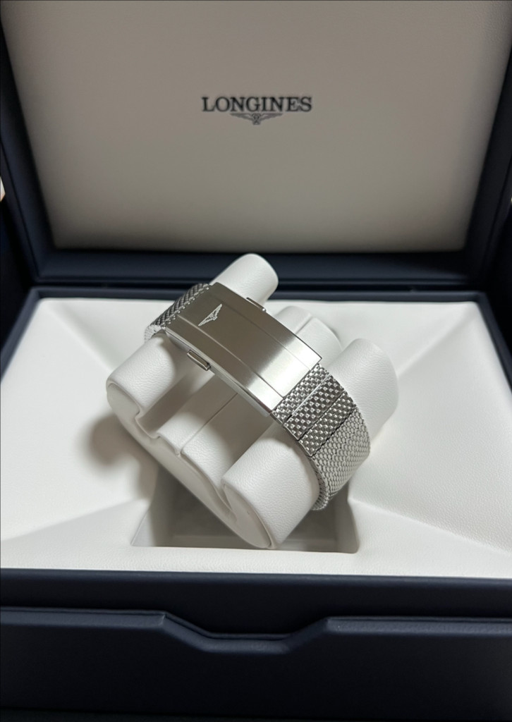 론진 신형 하이드로콘퀘스트 그레이 베젤 39mm 이미지