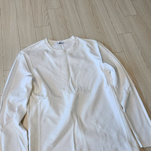 지오지아 긴팔 티셔츠 이미지