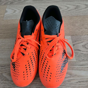 아디다스 프레데터 어큐러시 축구화 이미지