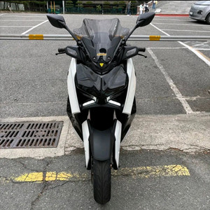 XMAX 24년식 순정 신차급 이미지