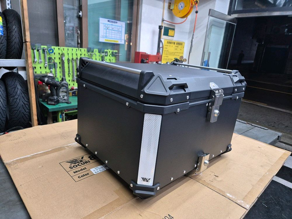 알루미늄탑박스 85리터 중고판매합니다 이미지