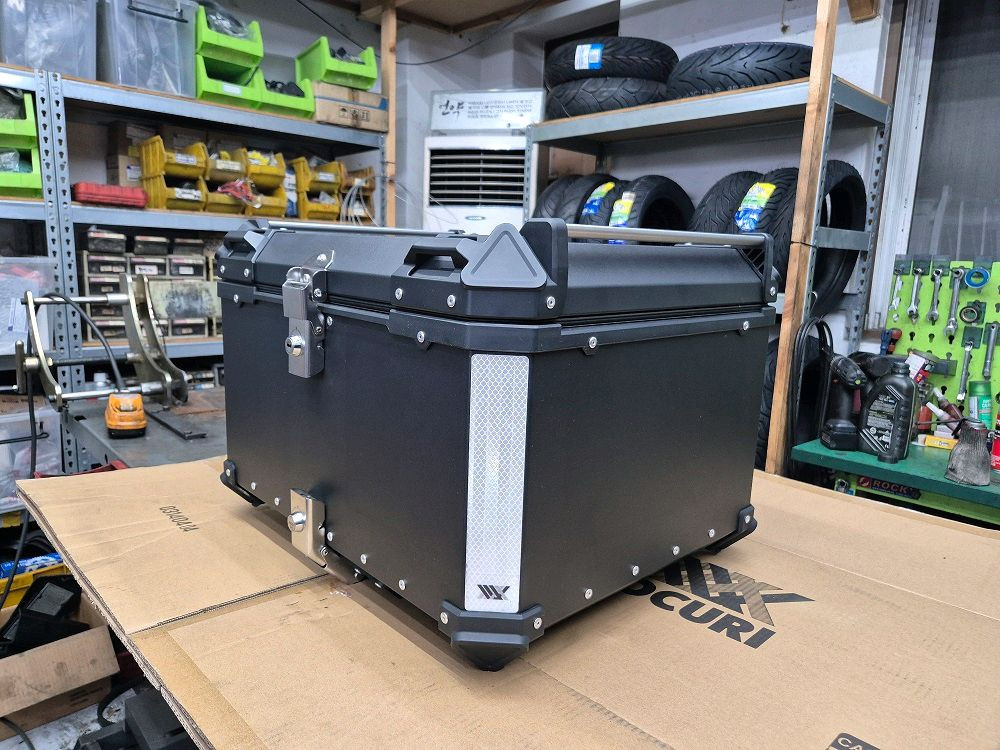 알루미늄탑박스 85리터 중고판매합니다 이미지